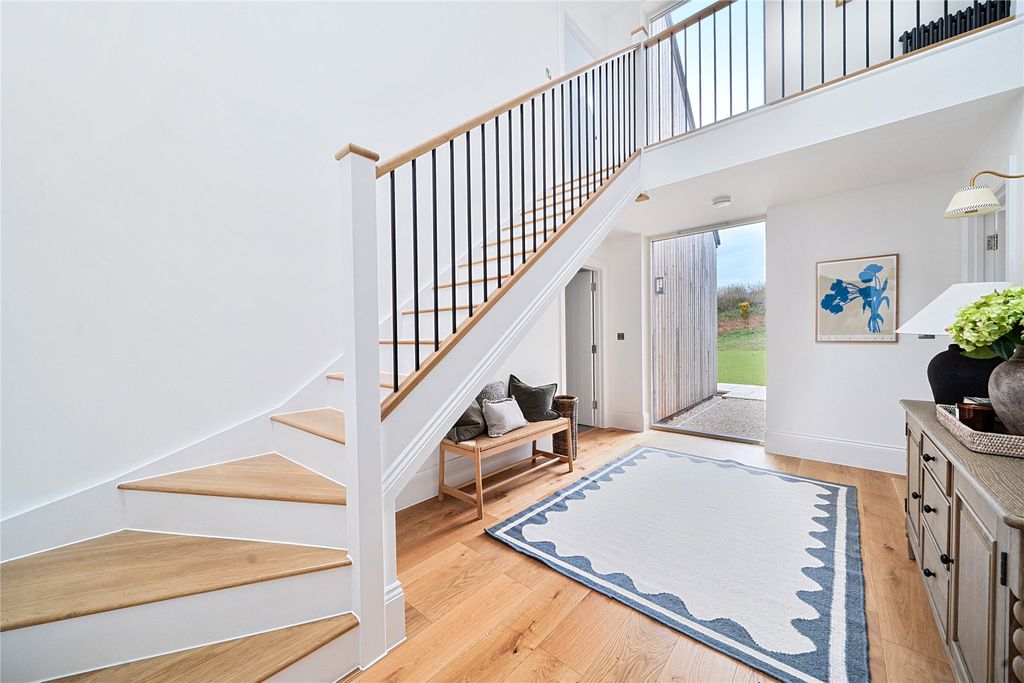 Property photo 2 of 19 Entrance Hall
