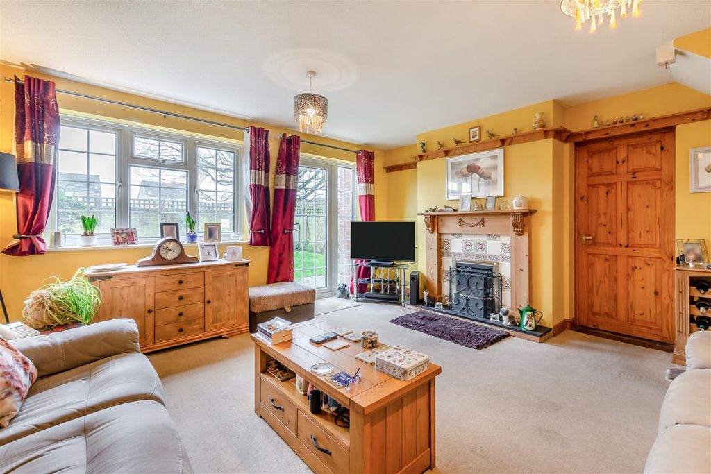 Property photo 2 of 21 8678172-Interior03.Jpg