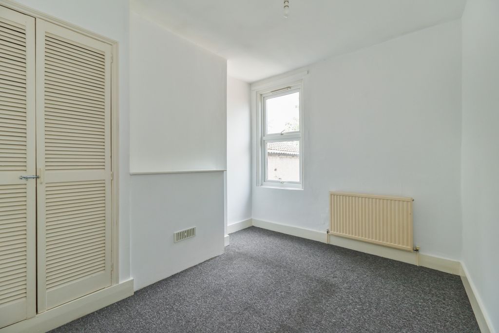 Property photo 3 of 9 10A2436d-0455-F11...
