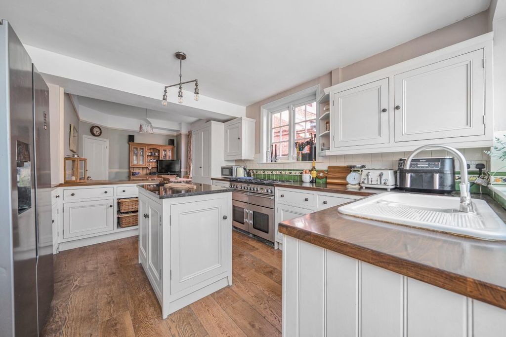 Property photo 3 of 17 1290378-26-682B938430605-Arw.Jpg