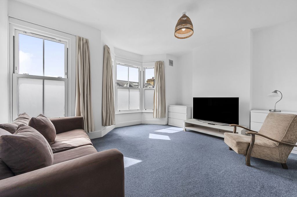 Property photo 2 of 8