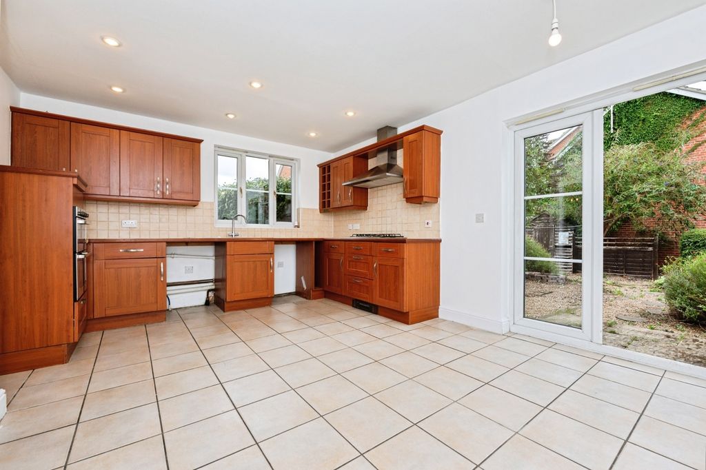 Property photo 3 of 19 Kitchen