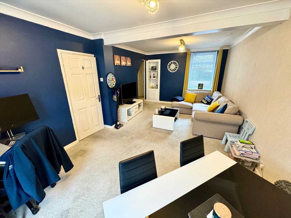 Property photo 2 of 17 Lounge