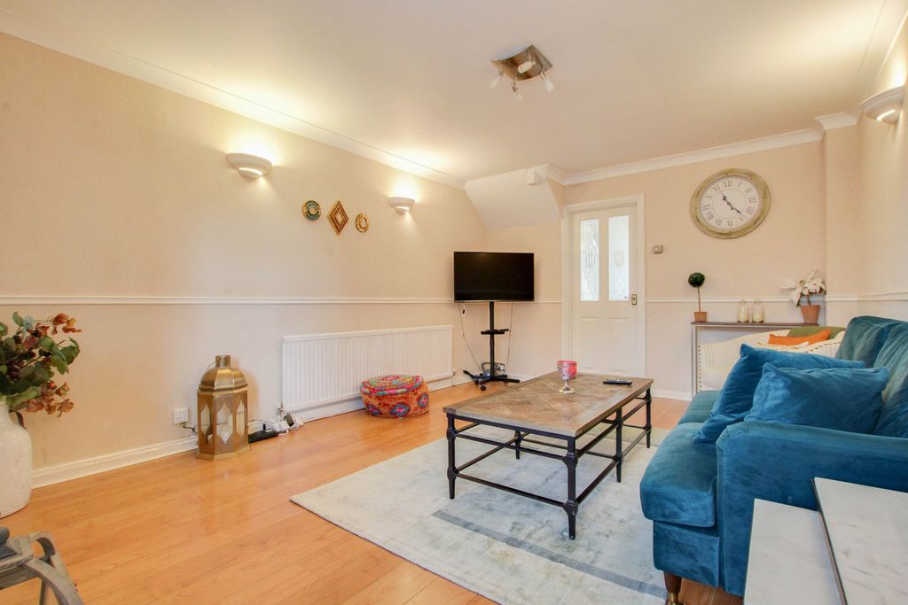 Property photo 3 of 19