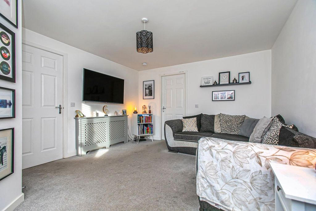 Property photo 2 of 35