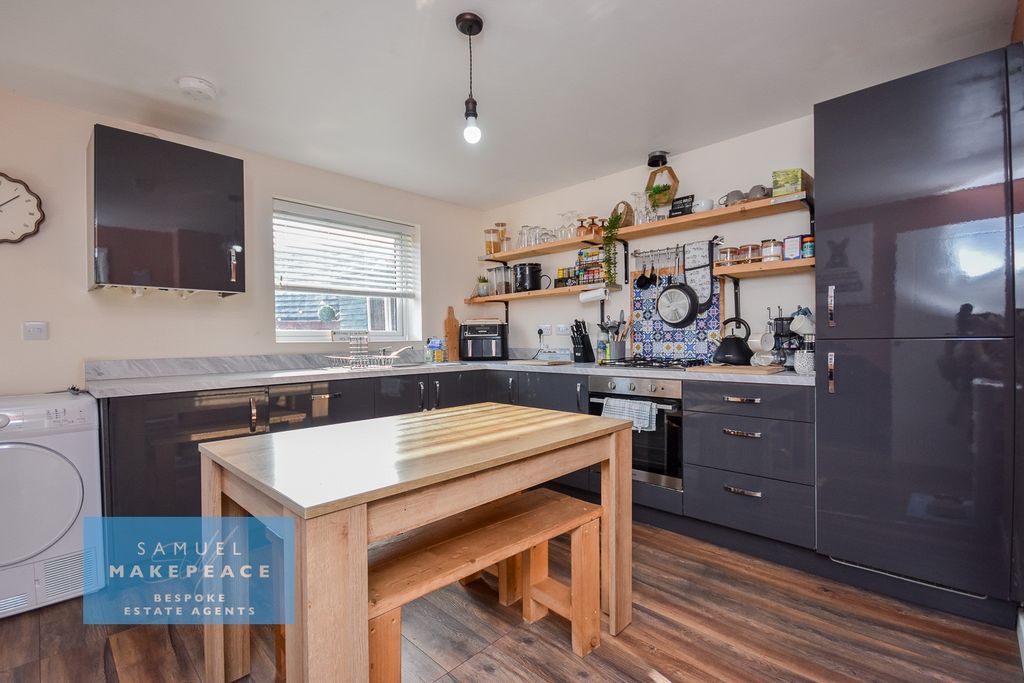 Property photo 3 of 21 Gallery