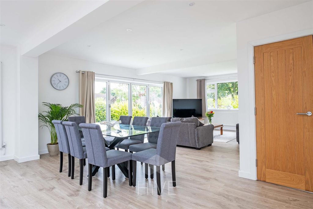 Property photo 3 of 21 Stunning Kitchen/Dining/Family Room