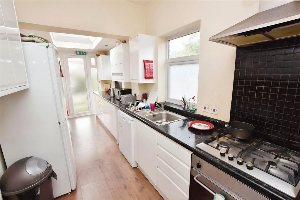 Property photo 3 of 6