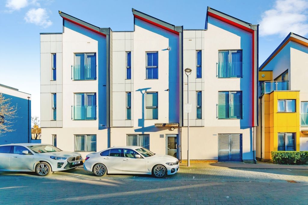 Property photo 1 of 17 Pbox-Img.Jpg