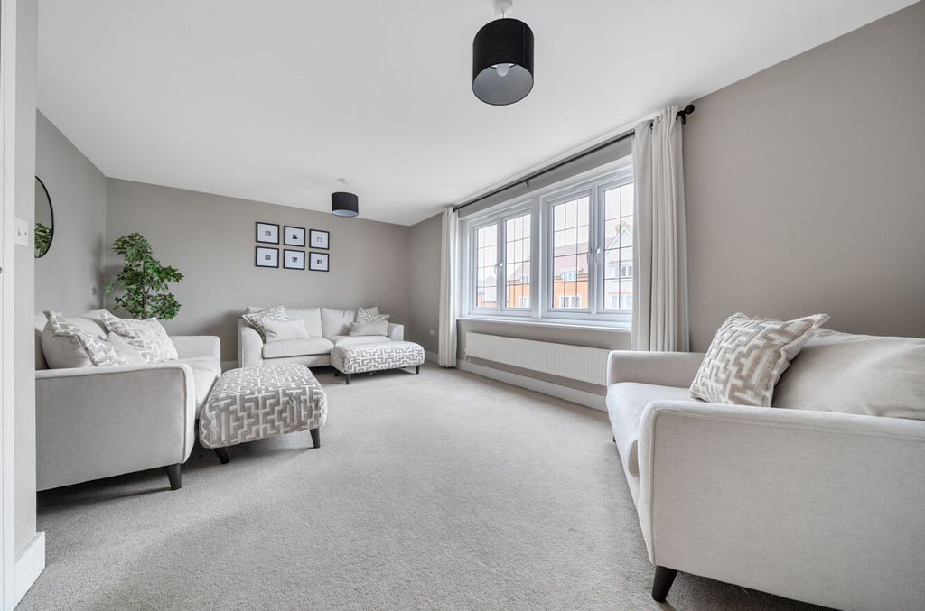 Property photo 3 of 23