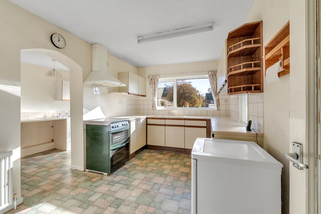 Property photo 3 of 18 Kitchen