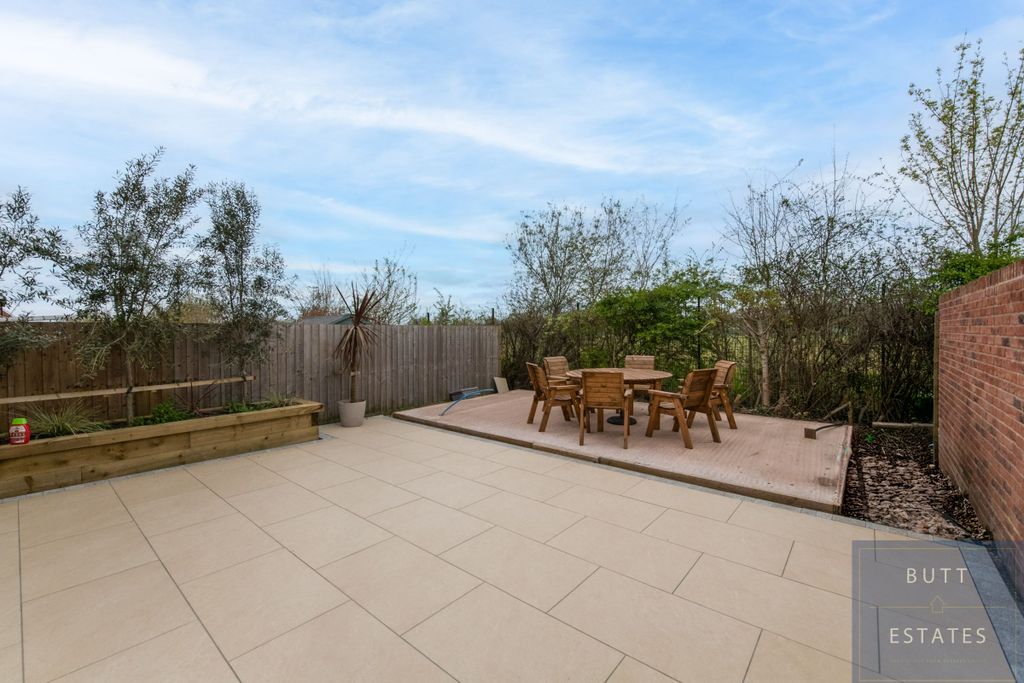 Property photo 3 of 12