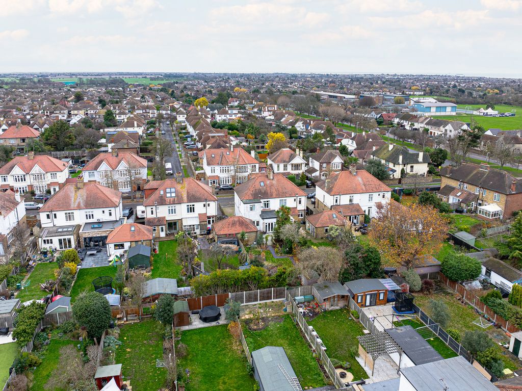 Property photo 3 of 28