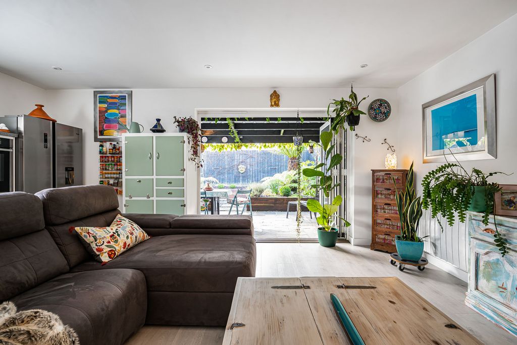 Property photo 3 of 17