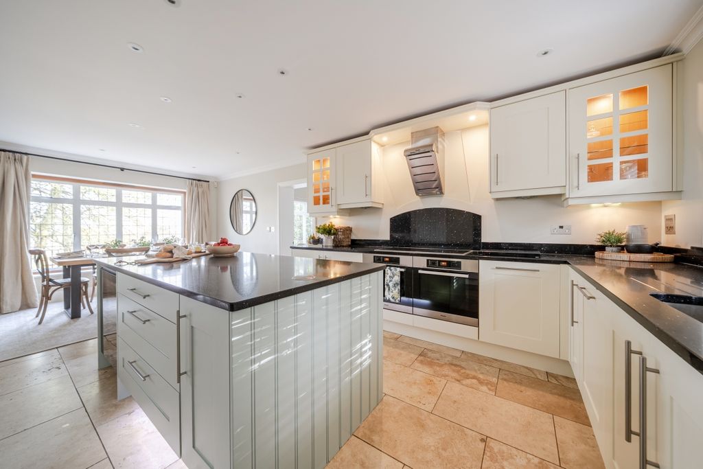 Property photo 3 of 12