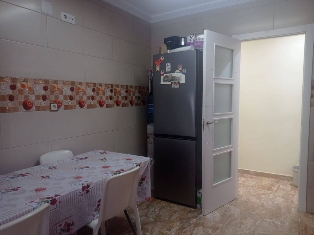 Property photo 2 of 37