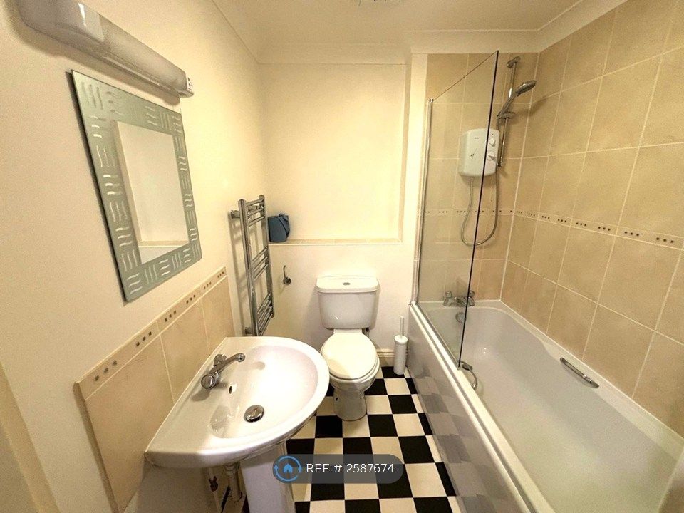 Property photo 2 of 7 Bathroom