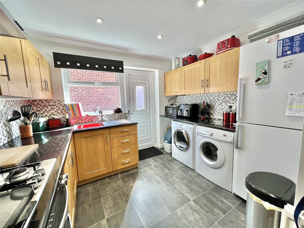 Property photo 3 of 16 Picture No. 12