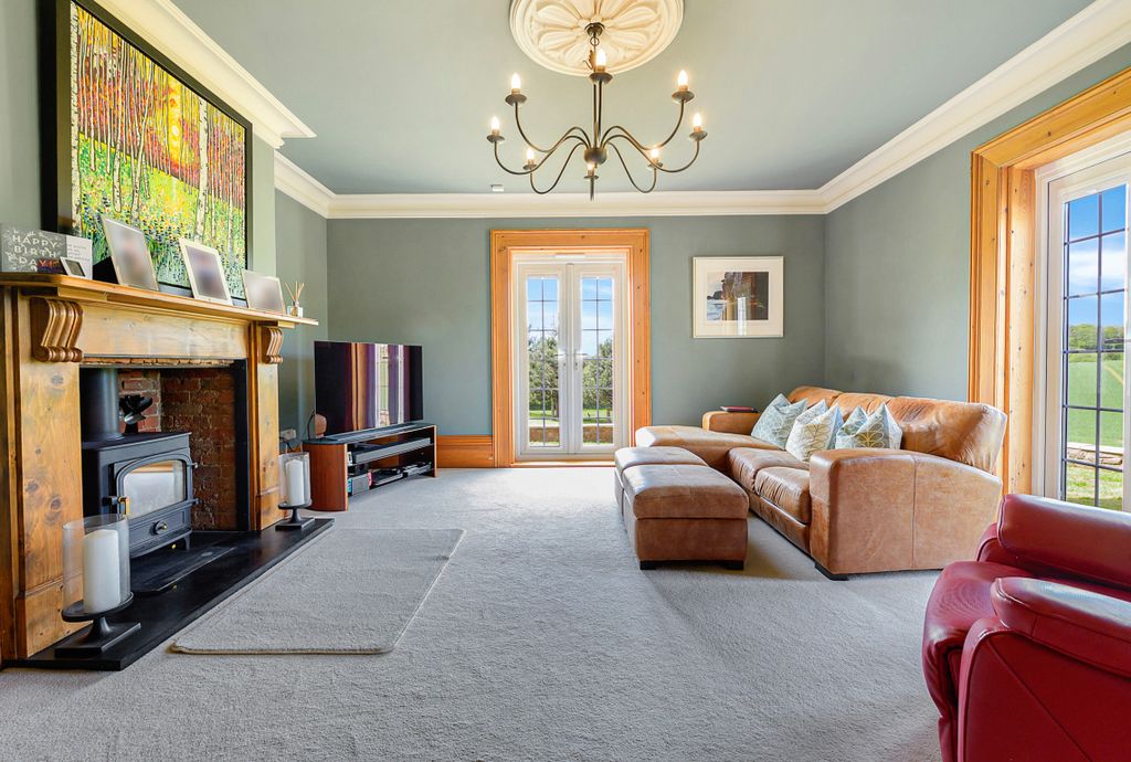 Property photo 2 of 22 Upper Foxhall House-25