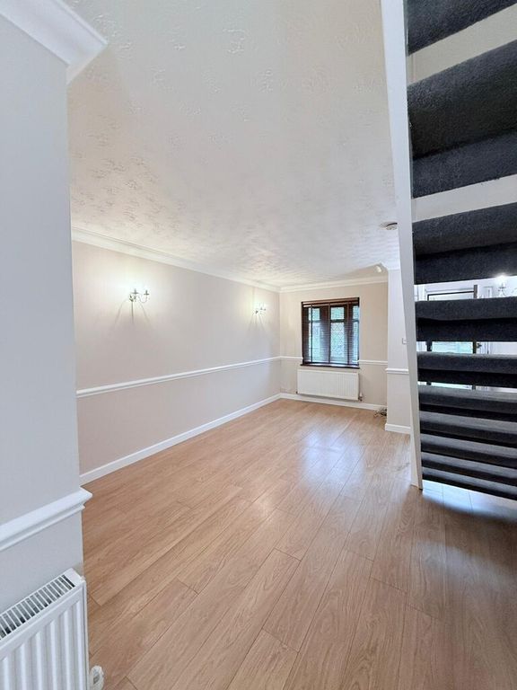 Property photo 3 of 9 Living/Diner