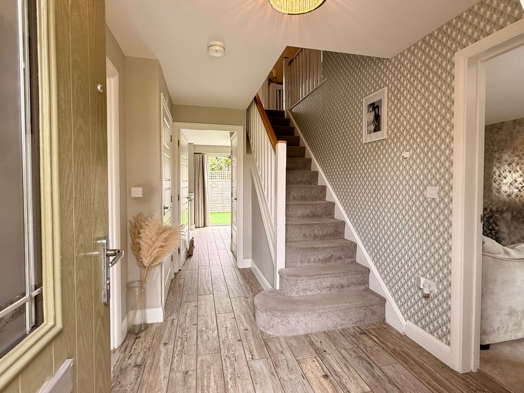 Property photo 2 of 16 Entrance Hall