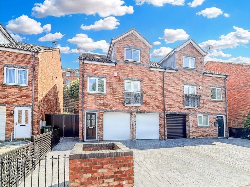 Property photo 1 of 15 External