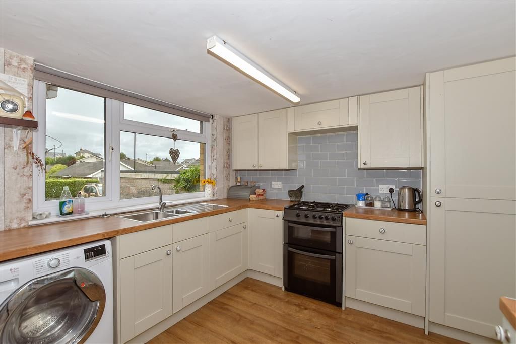 Property photo 3 of 9 Kitchen