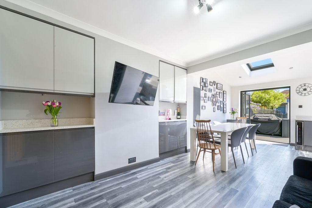 Property photo 2 of 22 Picture No. 04