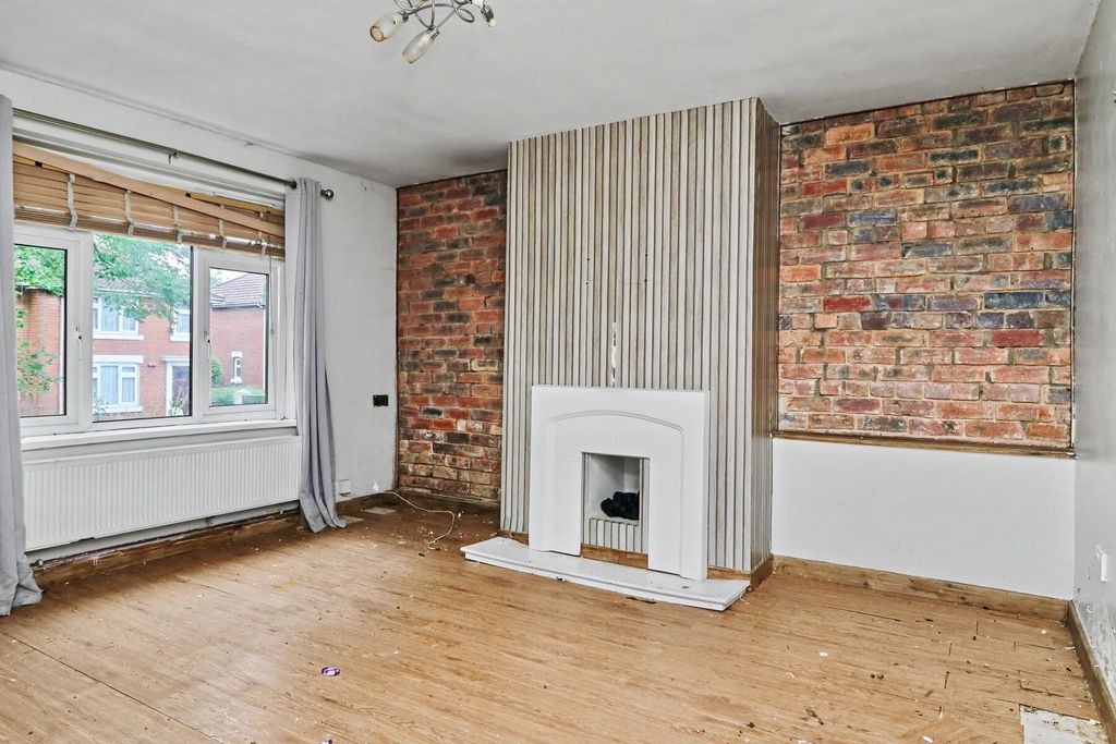 Property photo 2 of 9 Corneville Road - Lounge