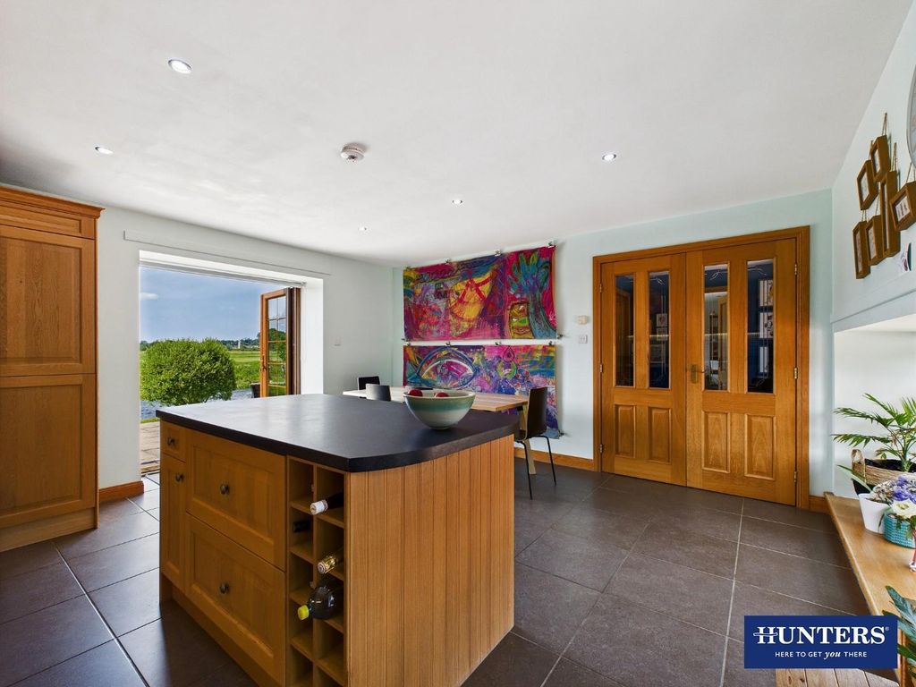Property photo 3 of 28 Dining Kitchen