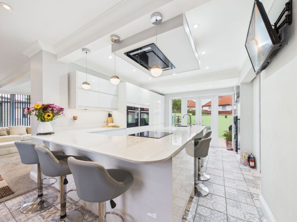 Property photo 3 of 36