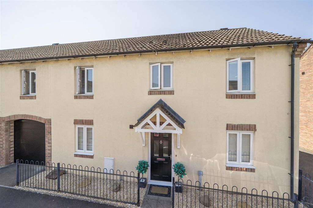 Property photo 1 of 34