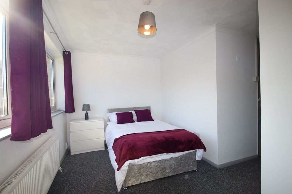 Property photo 2 of 6 Room