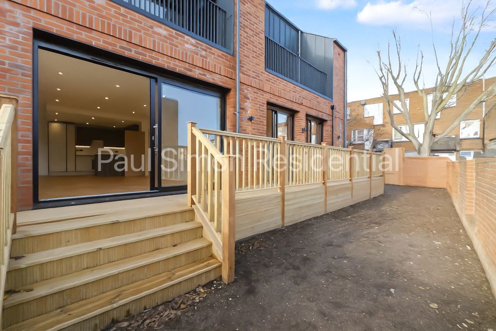 Property photo 3 of 17 Picture No. 18