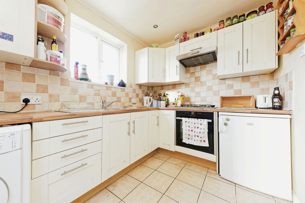 Property photo 2 of 9