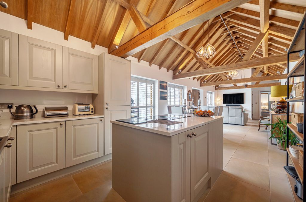 Property photo 2 of 17 999910 (5).Jpg
