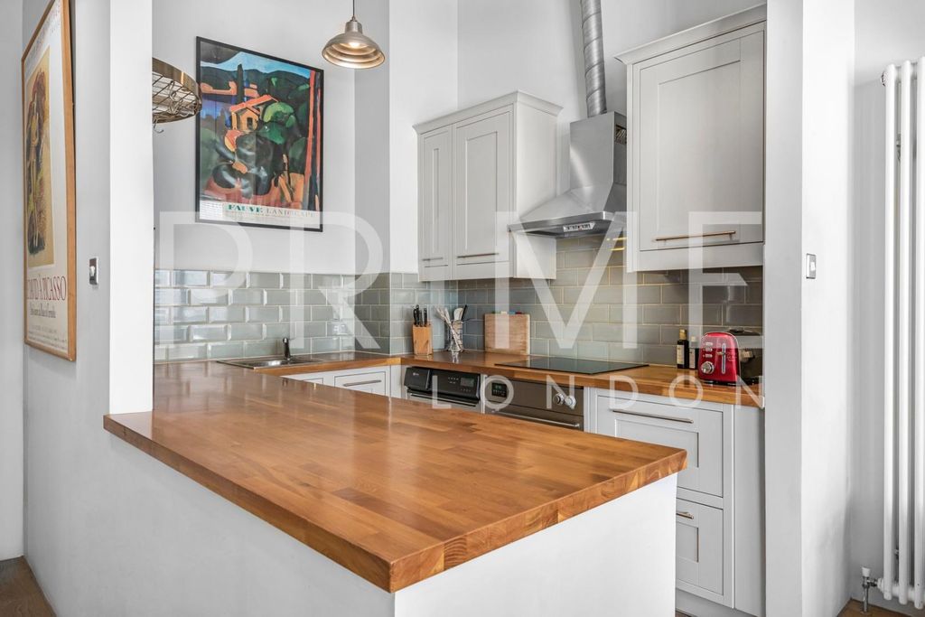 Property photo 2 of 8 Bathroom1Joi (5).Jpg