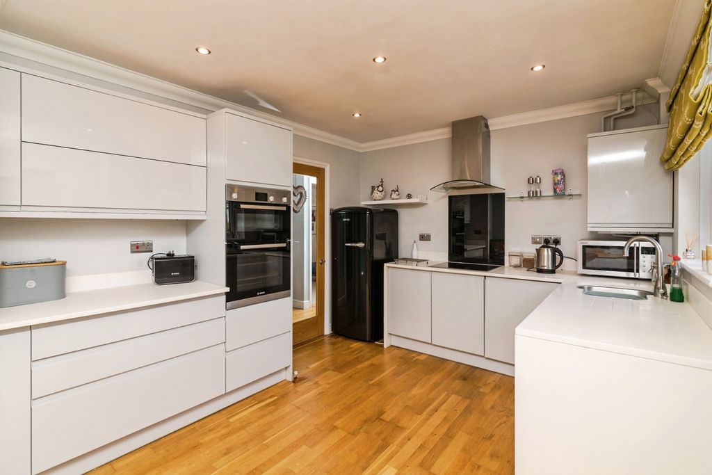 Property photo 3 of 20 Kitchen