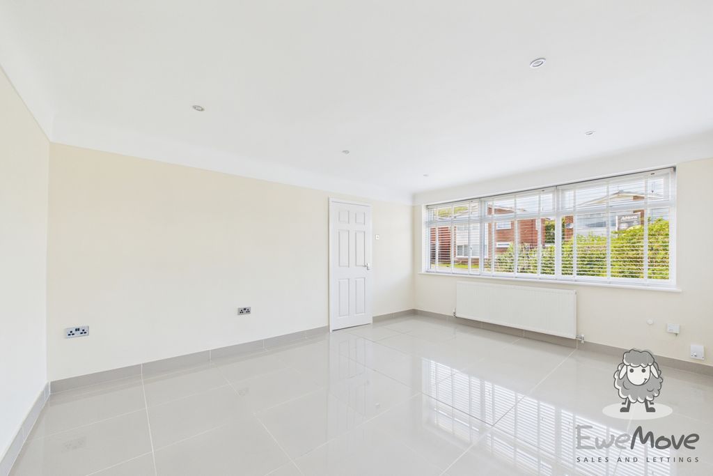 Property photo 2 of 16 3