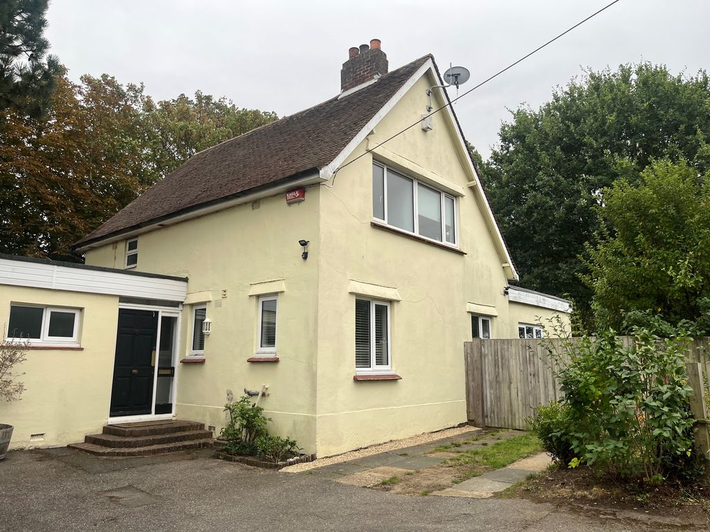 Property photo 1 of 11 Outside