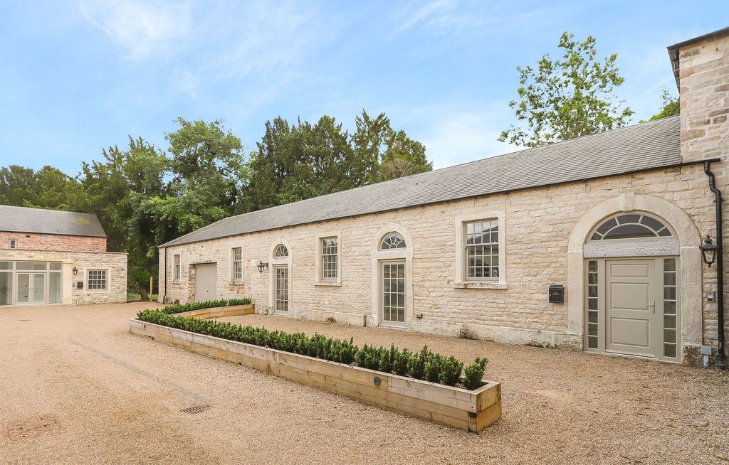 Property photo 3 of 17 External