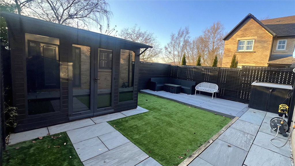 Property photo 2 of 17 Garden