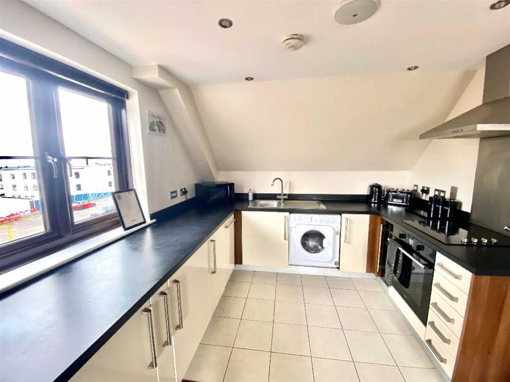 Property photo 2 of 8