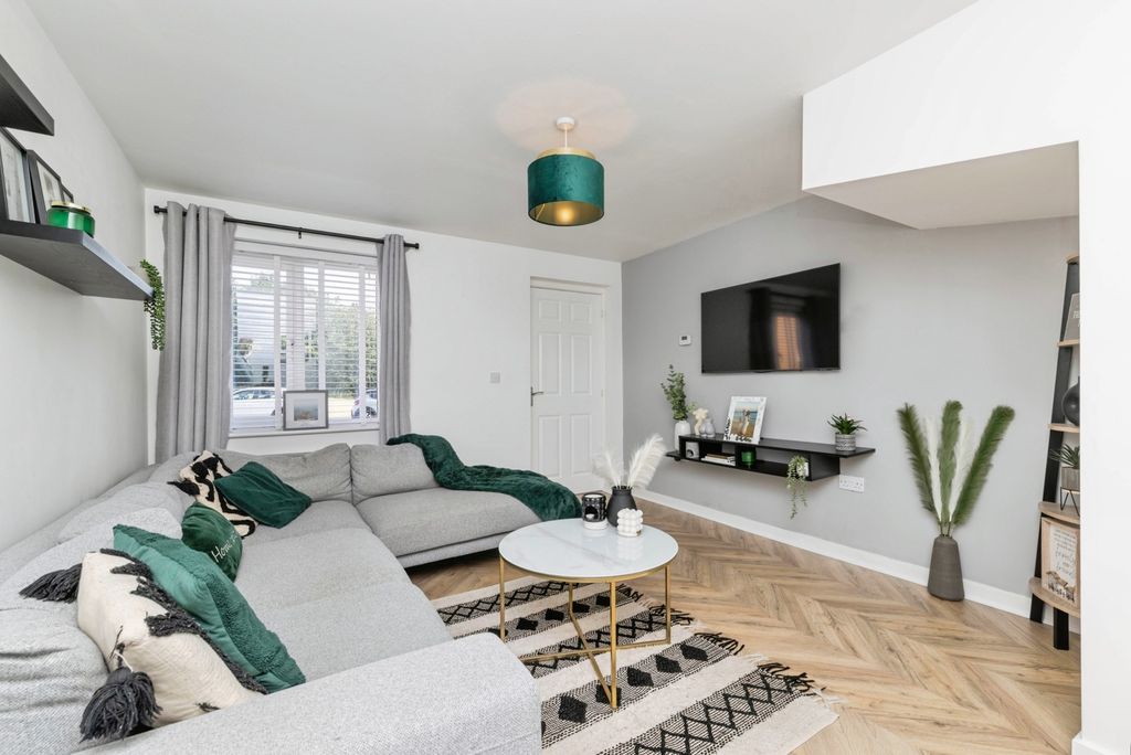 Property photo 3 of 18 Pbox-Img.Jpg