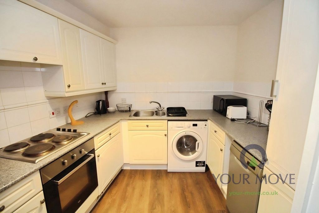 Property photo 3 of 12 Kitchen