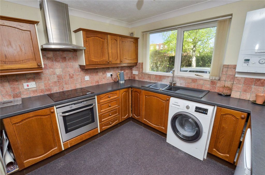 Property photo 3 of 12 Kitchen