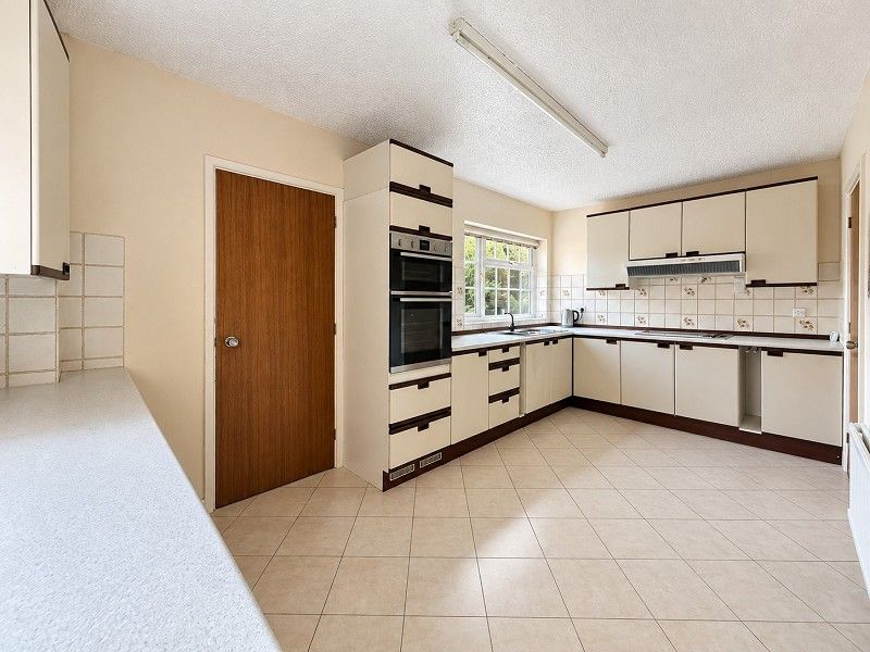 Property photo 3 of 30 Kitchen
