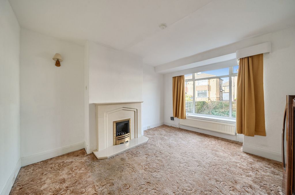 Property photo 2 of 17 1419847-13-699dc5...