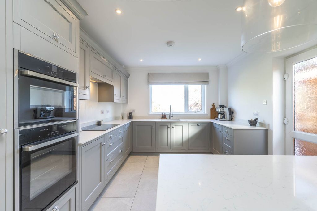 Property photo 3 of 21