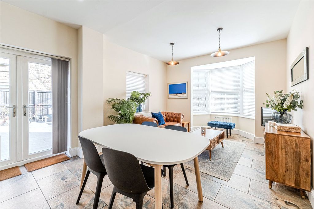 Property photo 3 of 32 Picture No. 17